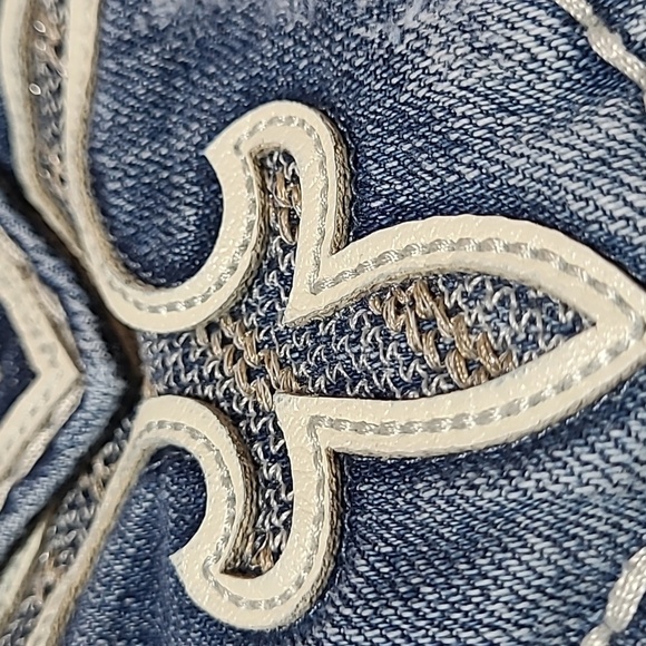 ROCK REVIVAL LUZ EASY FIT EMBROIDERED DENIM JEAN SHORTS - Picture 5 of 12